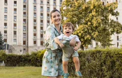 Marina Nițoiu a plecat la Viena doar cu fiul ei, în vârstă de 1 an: „Exact cum călătoream și înainte”