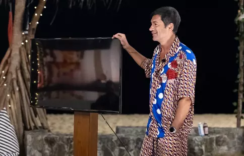 Premieră la „Insula Iubirii”. Radu Vâlcan le aduce fetelor un televizor: vor vedea imagini din vila băieților