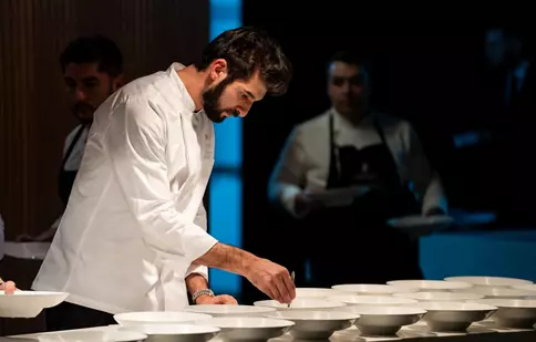 Chef Richard Abou Zaki redeschide Retroscena la Domeniul Știrbey. Când are loc pop-up-ul cu stea Michelin