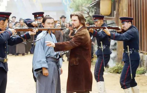 Filme la TV azi, 18 aprilie 2024: „Ultimul samurai”, „Dispărută”, „Banditul zburător”, „RoboCop II”, „Cască ochii că o-ncurci”