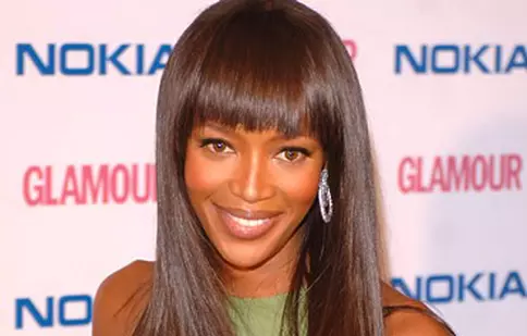 Naomi Campbell cheleşte din cauza extensiilor