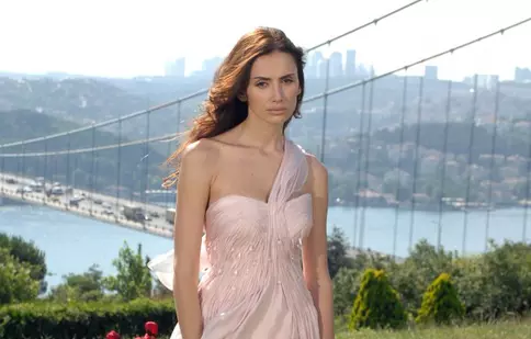 Frumoasa Lale e Penélope Cruz a Turciei