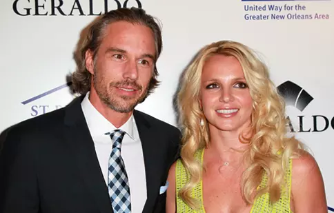Britney Spears s-a despărţit de logodnicul ei