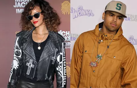 Rihanna şi Chris Brown îşi trimit mesaje