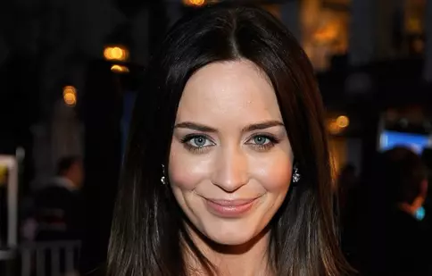 Emily Blunt este noua Mary Poppins