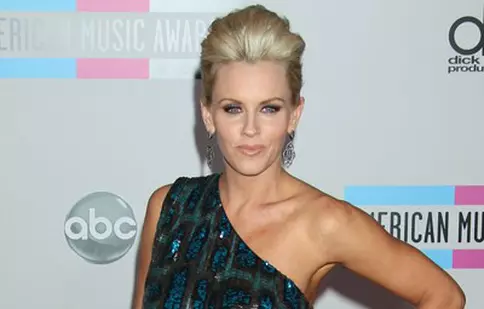 Jenny McCarthy vrea o nuntă mică