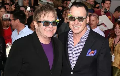 Sir Elton John şi David Furnish se însoară înainte de Crăciun