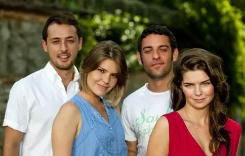 "Cu capul în nori", un serial cu adolescenţi, la Kanal D