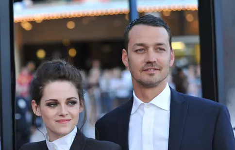Kristen Stewart l-a consolat pe Rupert Sanders după divorţ?