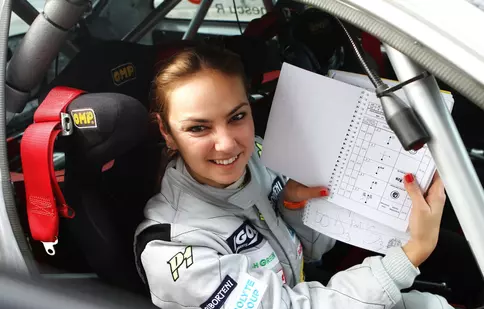 Roxana Ionescu vrea să devină pilot de curse