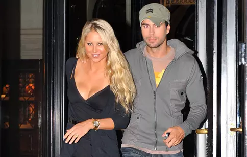 Anna Kournikova s-a săturat să aştepte inelul de la Enrique Iglesias