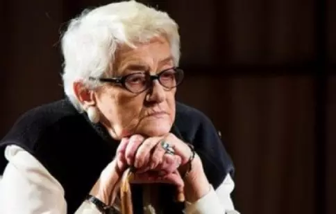 TVR 2 difuzează piesa „Regina mamă”