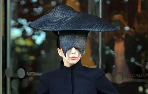 Lady Gaga va cânta în spaţiu în 2015