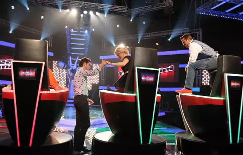 „Vocea României” are un invitat surpriză pentru prima ediţie live