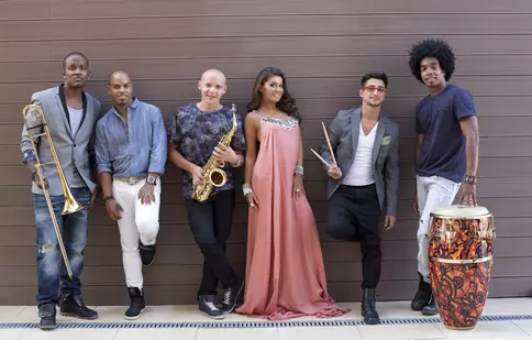 Mandinga a lansat o piesă cu Pitbull şi Ahmed Chawki