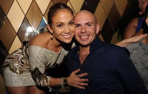 Jennifer Lopez şi Pitbull vor cânta imnul Campionatului Mondial de Fotbal 2014