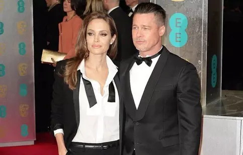 Brad Pitt şi Angelina Jolie s-au căsătorit în secret