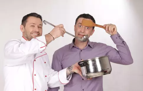 Dezbrăcatu’ şi Remus Nica prezintă, de azi, “Cireaşa de pe tort”