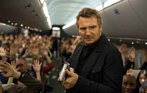 Filme la TV azi, 19 iunie 2024: „Non-Stop”, „Spiritele din Inisherin”, „Asasinul”, „Codul asasinului”, „Plăcintă Americană. Din nou pe felie”
