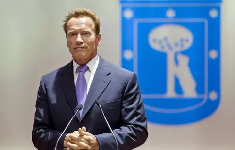 Creatorul serialului „Vicepreşedinta” îl vrea pe Schwarzenegger drept preşedinte