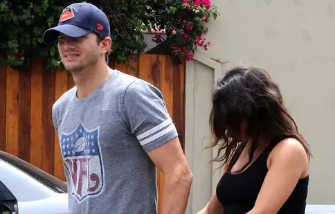 Ashton Kutcher face repetiţii pentru naşterea copilului