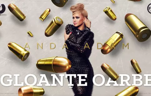 Anda Adam trage cu „gloanţe oarbe” în fanii ei