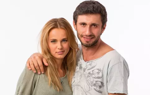 Dragoş Bucur şi Adina Şteţcu formează un cuplu în „Alt Love Building”
