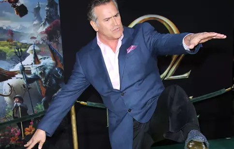 Bruce Campbell revine într-un serial inspirat de „Evil Dead” (1981)