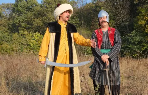 Cârcotaşii îşi mobilizează fanii spre urnele de votare cu o parodie | VIDEO
