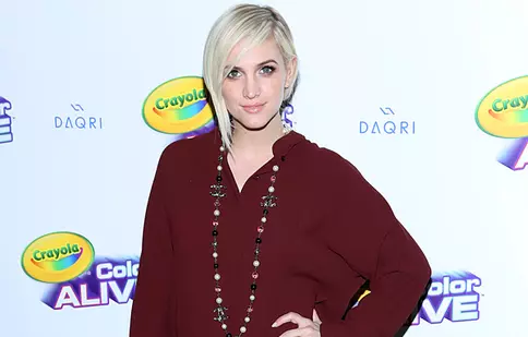 Ashlee Simpson va naște o fetiță