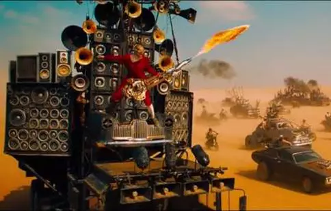 Chitara lansatoare de flăcări din „Mad Max: Drumul furiei” chiar funcționează