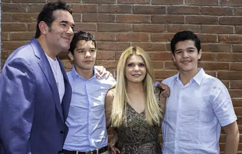 Itati Cantoral şi Eduardo Santamarina, împreună de dragul copiilor