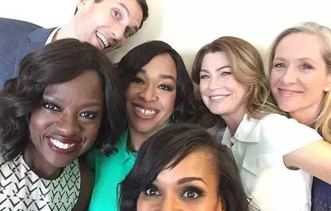 Shonda Rhimes („Anatomia lui Grey”) lucrează la un nou serial, al cincilea