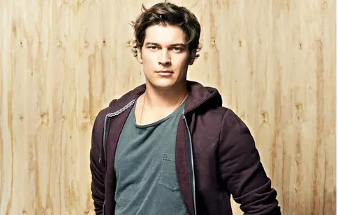 Çağatay Ulusoy („Yaman” - Kanal D) ia lecţii de pian