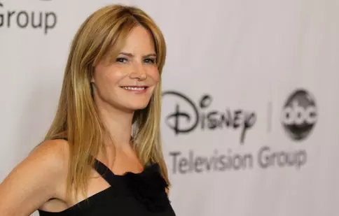 Jennifer Jason Leigh joacă în noul „Twin Peaks”