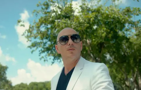 Rapper-ul Pitbull e strâns la pungă