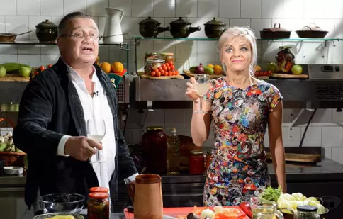 Dezlegare la peşte în “Politică şi delicateţuri”, cu Gianina Corondan