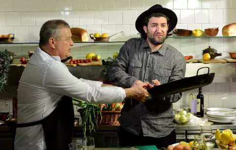 Smiley este invitatul lui Mircea Dinescu la „Politică şi delicateţuri”
