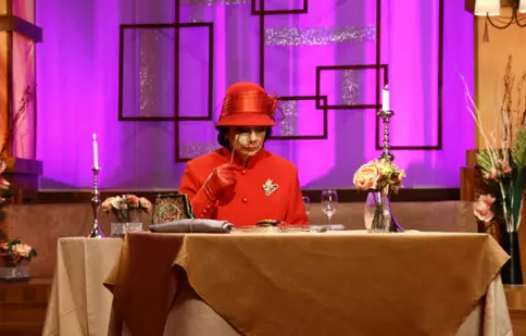 Din acest weekend, Antena 1 difuzează sitcomul “Camera Café”