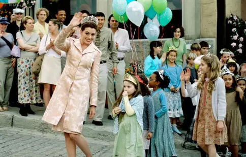 Anne Hathaway se întoarce în „Princess Diaries 3”