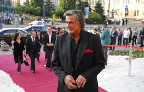 Noi detalii despre starea de sănătate a lui Florin Piersic, după operația la genunchi. Ce au transmis medicii