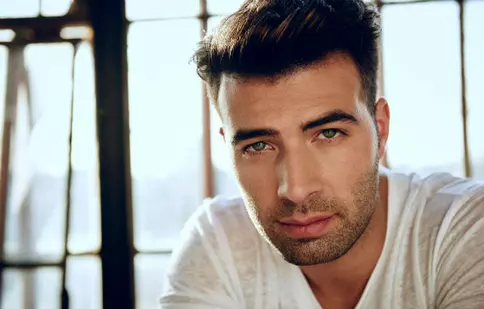 Cu cine se (mai) iubeşte Jencarlos Canela