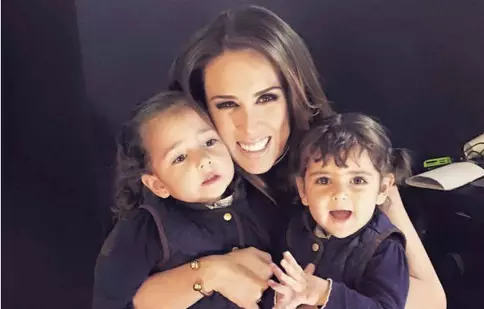 Foto: Jacqueline Bracamontes şi-a prezentat fetiţele