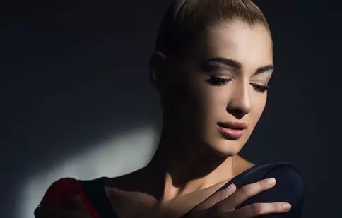 Alina Eremia a lansat videoclipul „De ce ne îndrăgostim”