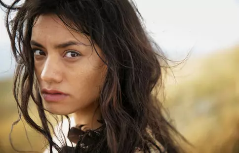 Aylin Cadîr este Sălbatica, în filmul “Tudo”