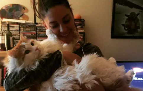 Actrița Evrim Alasya („Güneş”) are acasă doi câini și patru pisici!