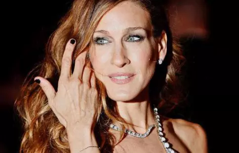 Sarah Jessica Parker, pe care o vedem la HBO din octombrie, îşi lansează linie vestimentară