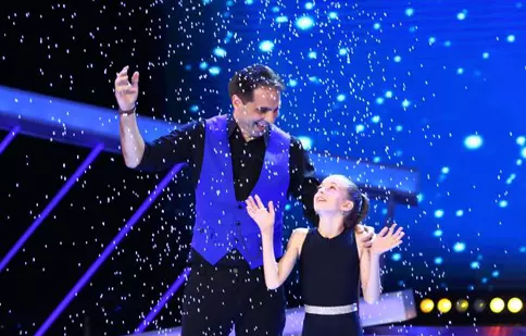 Crăciunul vine în septembrie, cu ninsoare, brad și colinde, la „Next Star”