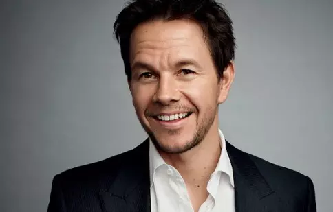 Pentru „Transformers: The Last Knight”, Mark Wahlberg îşi începe ziua la ora 02.00