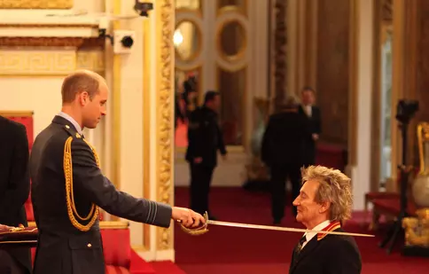 Rod Stewart a fost numit cavaler al Imperiului Britanic